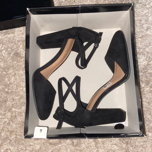 BRAND NEW CHRISTIAN SIRIANO HEELS - Picture 2 of 5